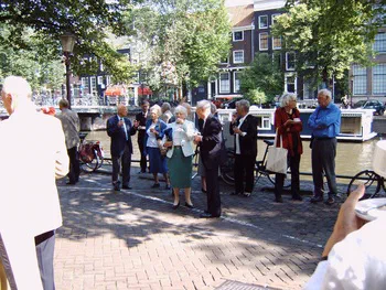 Tijdens de receptie buiten op de Keizersgracht