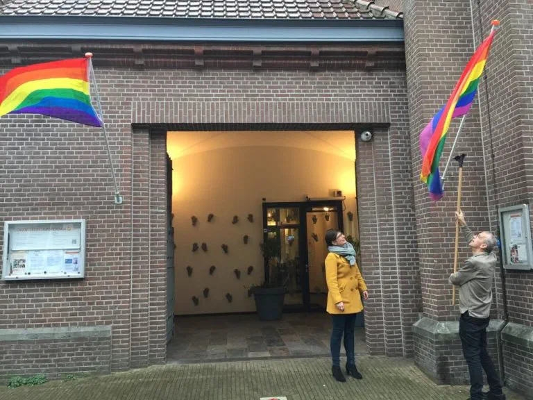 Regenboogvlag gaat uit bij Protestantse Kerken Amsterdam