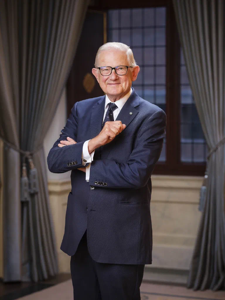 Vrijburg laat Pieter van Vollenhoven voorgaan – kijk hier de dienst terug